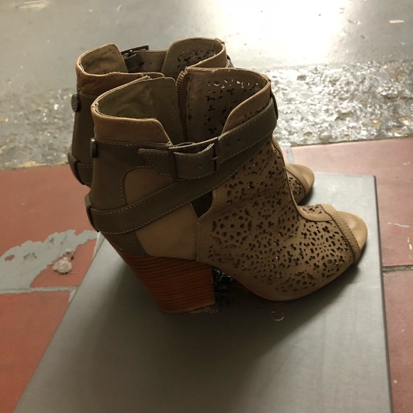 Vince Camuto booties - Picture 3 of 7